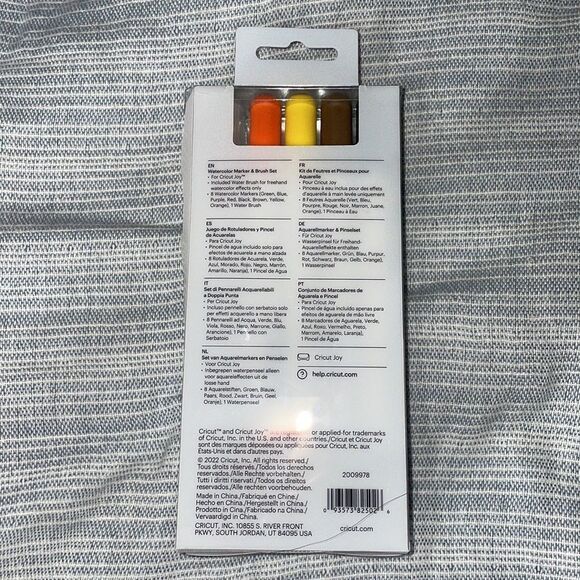 Cricut Watercolor Marker & Brush Set Primary 9-Count - Picture 3 of 6